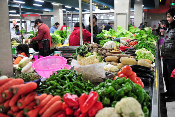 买菜去超市还是菜市场安全？超市和菜市场买菜有哪些区别？