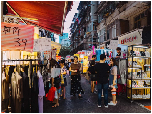地摊每年最畅销的东西是？盘点地摊2017年至2020年的年度畅销货！