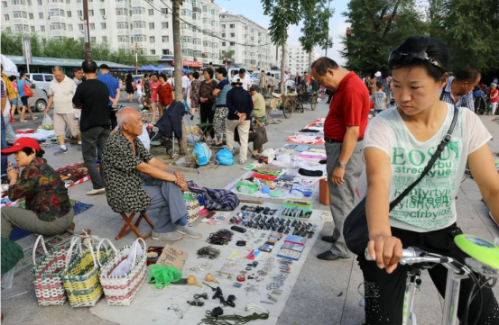 农村实用的地摊产品有哪些？农村摆地摊的前景如何？