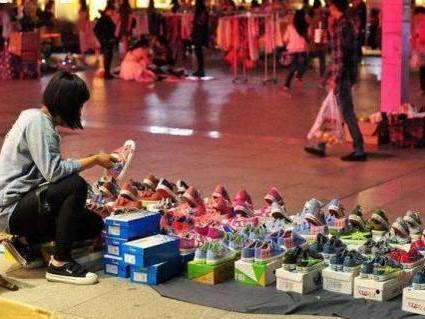 热门地摊货主要有哪些？地摊的发展前景如何？