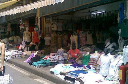 怎样摆地摊城管不管呢？地摊经济的作用