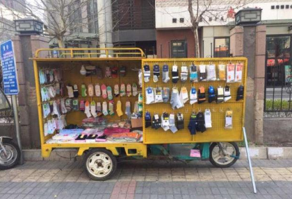 小区摆地摊卖什么赚钱,利润比较大?