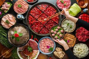 海底捞火锅食材超市的优势和劣势有哪些？